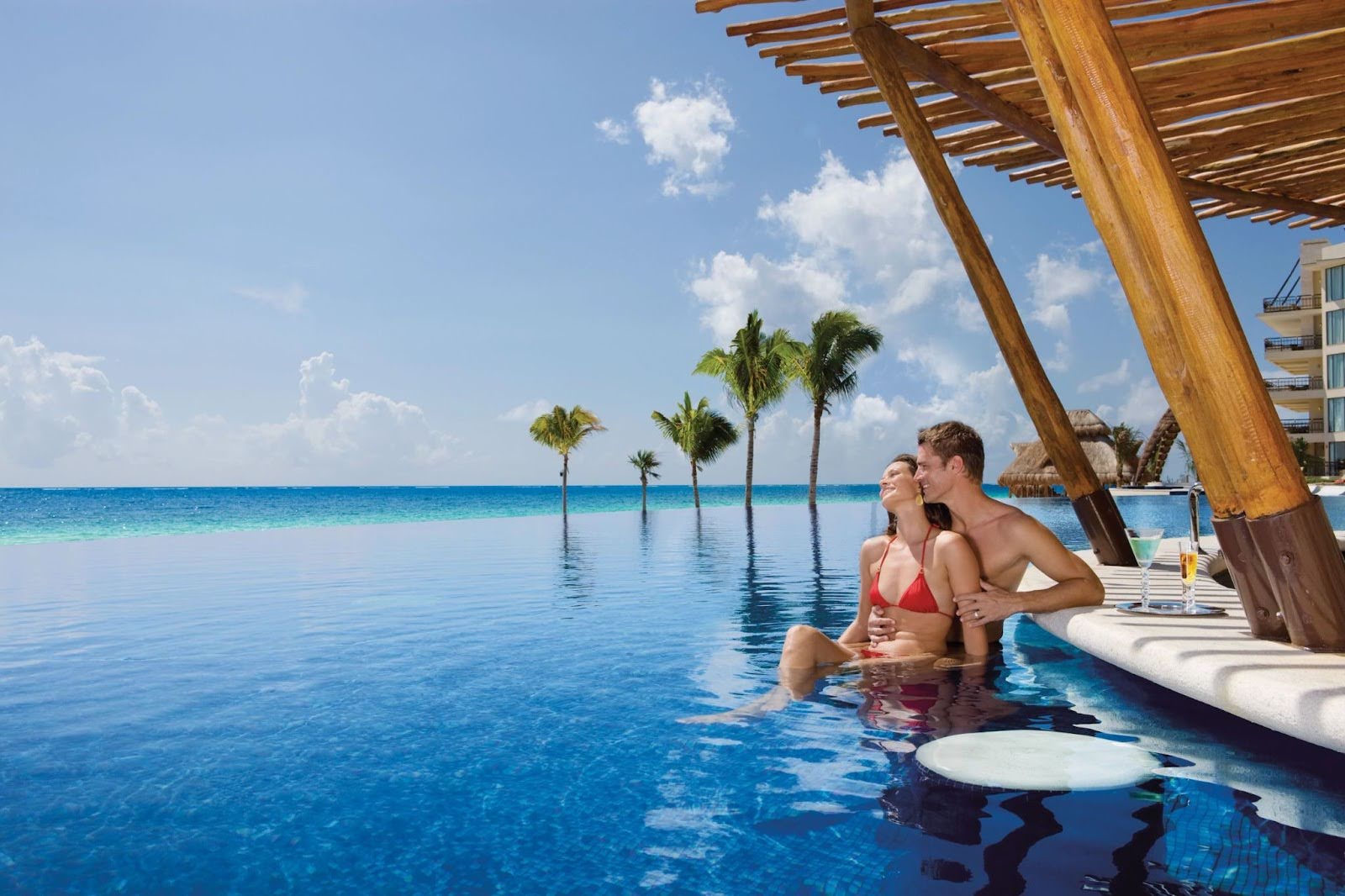 Unlimited Vacation Club reviews - Pool bar at Dreams Riviera Cancun Resort & Spa