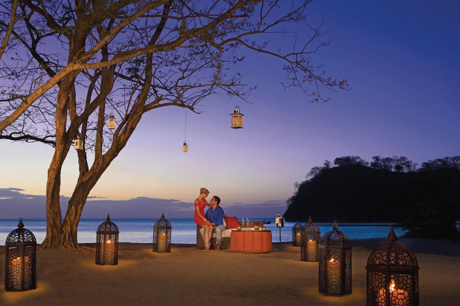 Lifestyle vacation club - Honeymooners having a private beach dinner