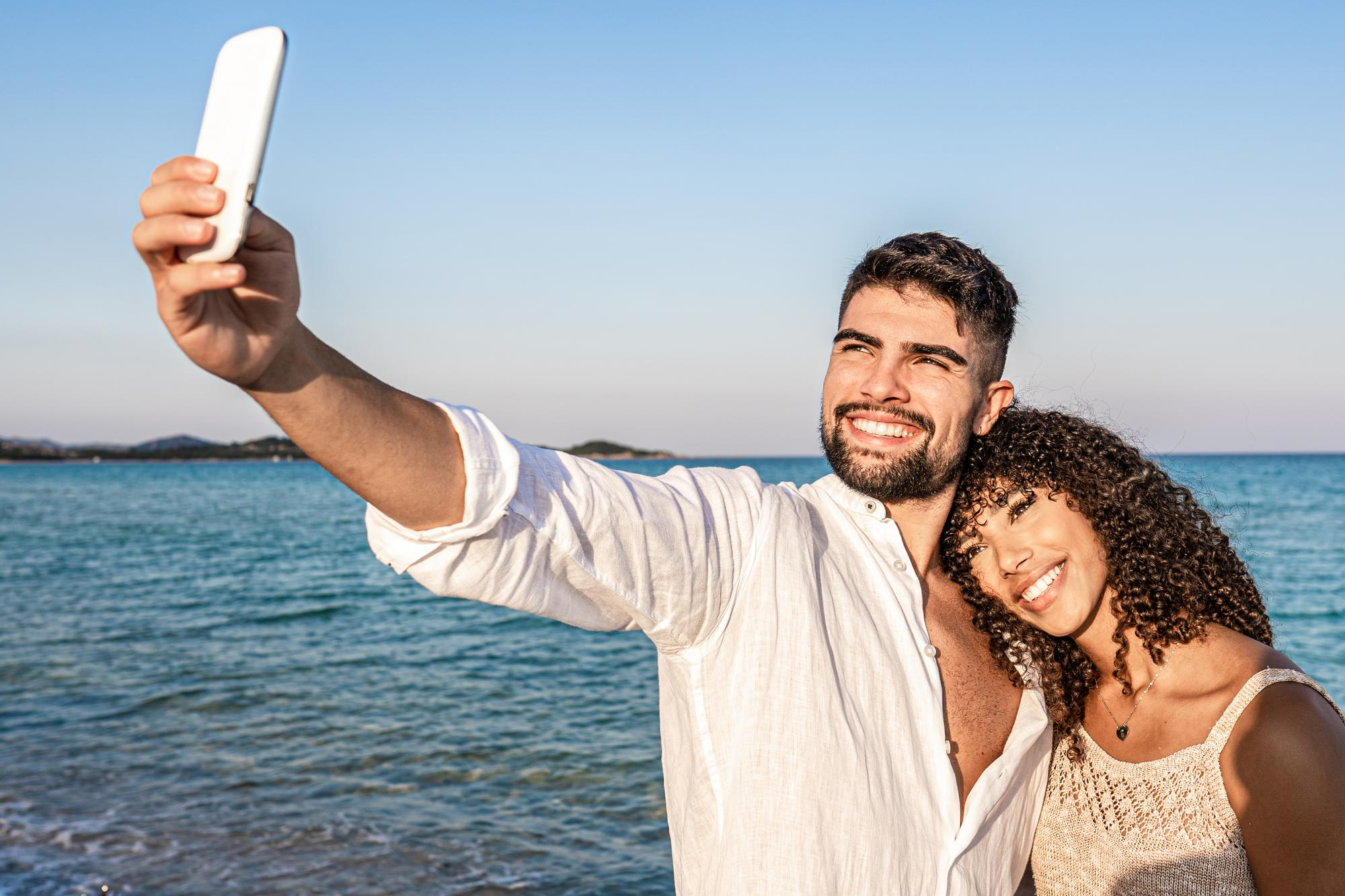 Unlimited Vacation Club - Selfie at the beach