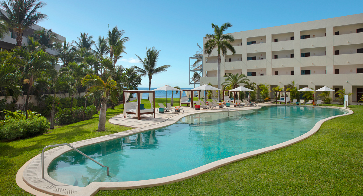 UVC Pool at Dreams Puerto Morelos