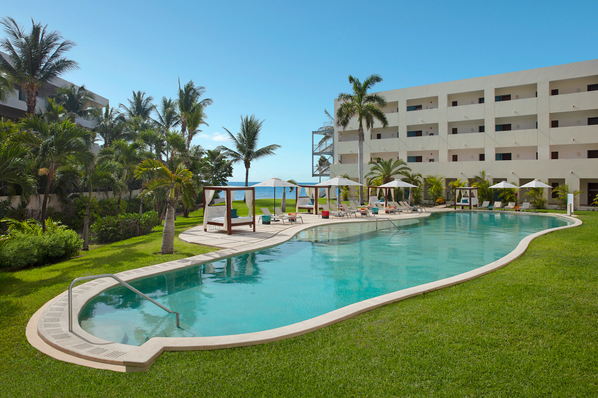 UVC Pool at Dreams Puerto Morelos
