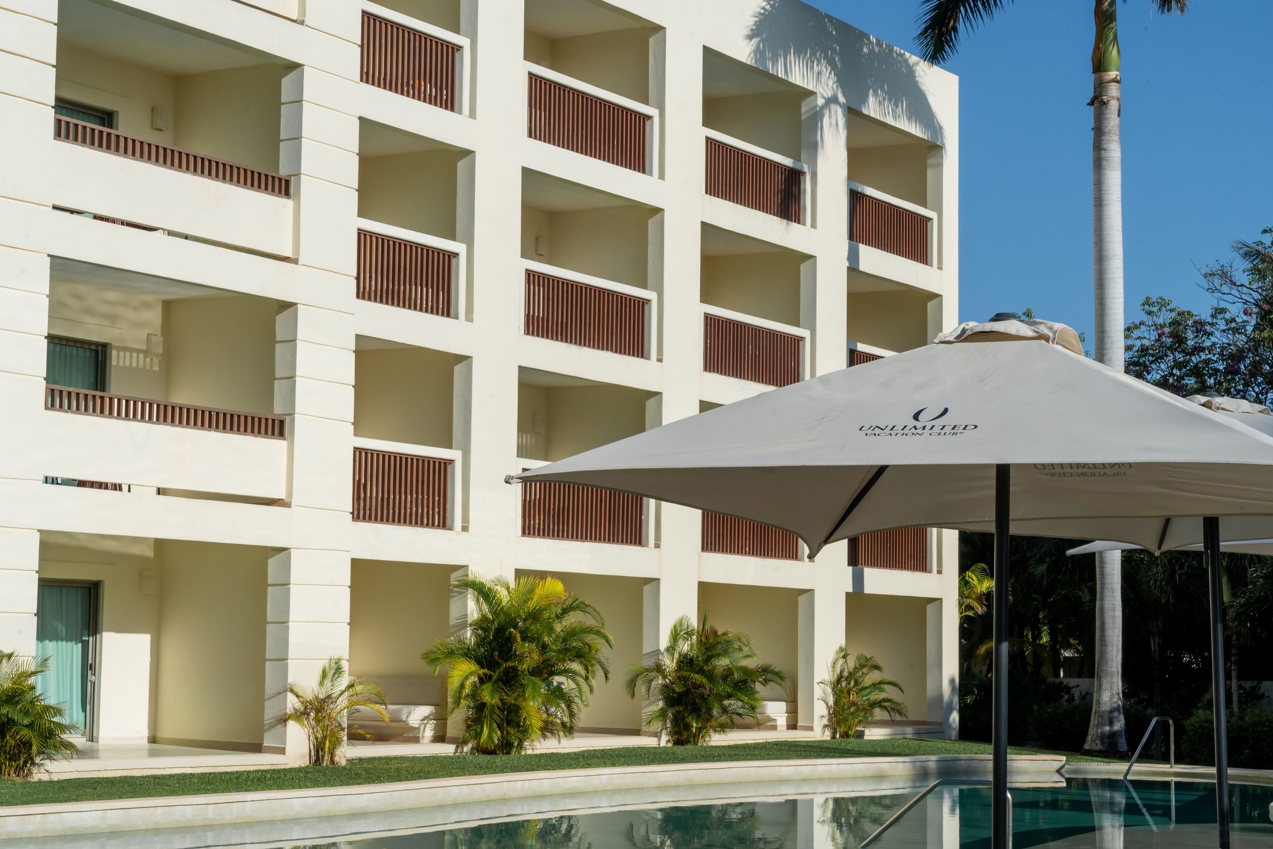 Relaxing pool area for UVC members at Dreams Puerto Morelos